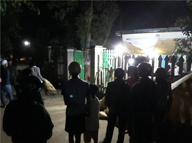 Quảng Ngãi: Giết cha bất thành, đối tượng nghi tâm thần bỗng dưng sang nhà chém chết hàng xóm - Ảnh 1.