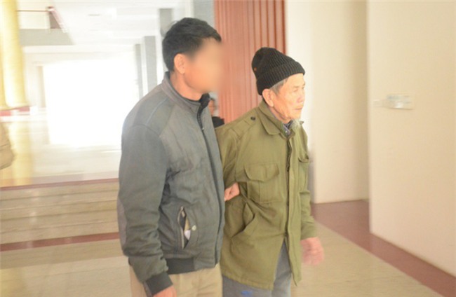 Xét xử phúc thẩm đối tượng 79 tuổi hiếp dâm bé gái 3 tuổi ở Hà Nội: Bị cáo Vĩnh liên tục kêu oan - Ảnh 3.