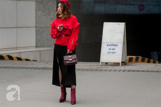 Tuần qua nắng ấm nên các quý cô Hà Thành được dịp khoe loạt street style với váy cực điệu - Ảnh 5.