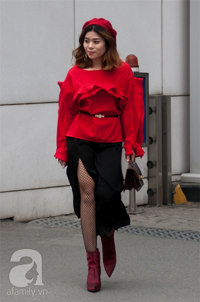 Tuần qua nắng ấm nên các quý cô Hà Thành được dịp khoe loạt street style với váy cực điệu - Ảnh 6.