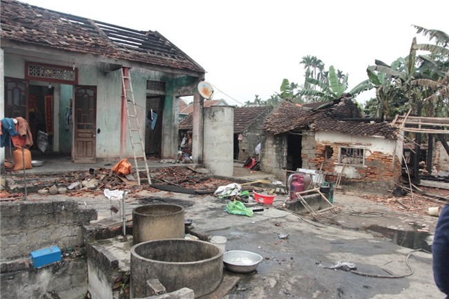 Vụ nghịch tử đốt nhà nghi thua cá độ sau vụ U23 Việt Nam: Người con cầm dao đe dọa, không cho mọi người dập lửa - Ảnh 1.