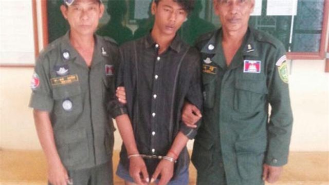 dem tan hon ac mong: hang xom dong gia chu re, vao phong gio tro doi bai voi co dau - 1