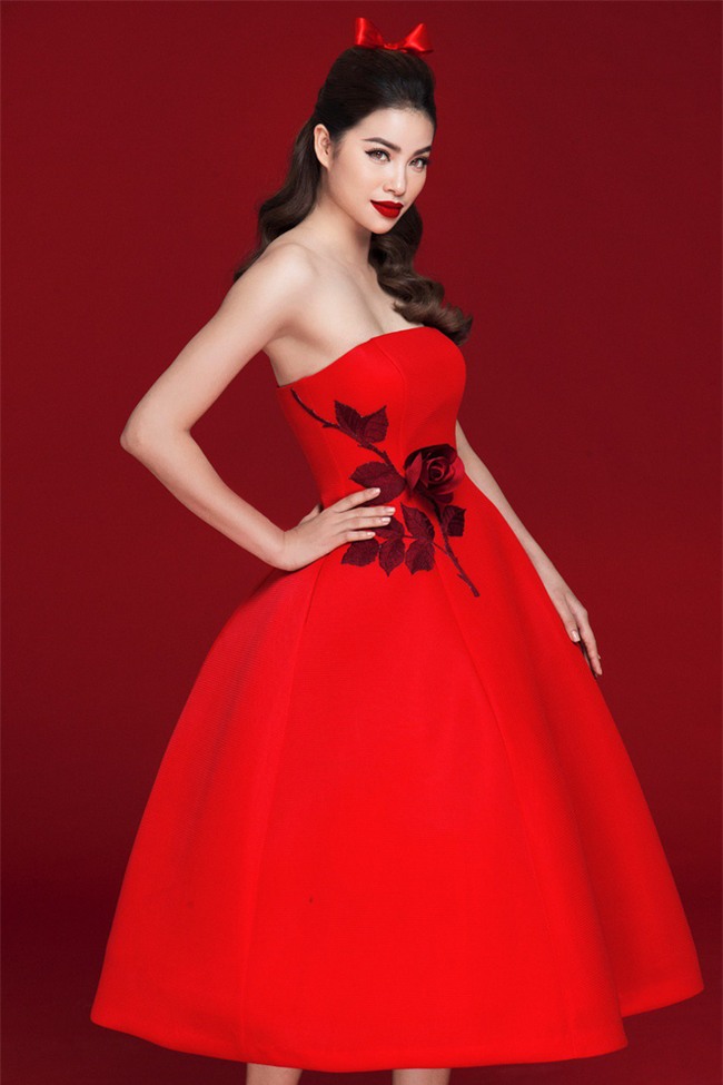 Diện váy đỏ nổi bần bật, Phạm Hương đầy gợi cảm và quyến rũ hơn bao giờ hết - Ảnh 1.