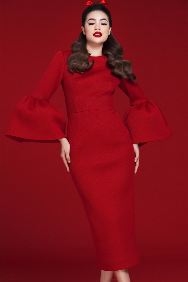 Diện váy đỏ nổi bần bật, Phạm Hương đầy gợi cảm và quyến rũ hơn bao giờ hết - Ảnh 2.