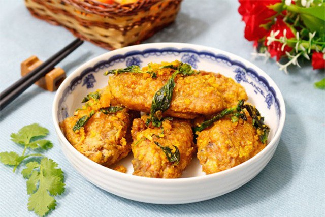 Cánh gà sốt trứng vàng ươm, thơm phức
