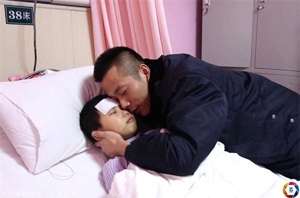 la thu mong duoc chet cua be gai gui bo gay chan dong: "khi con ra di, me se ve" - 1