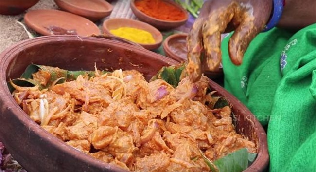 Gà nướng trong dưa hấu - độc đáo từ cái tên tới cách làm khiến triệu người tò mò-1