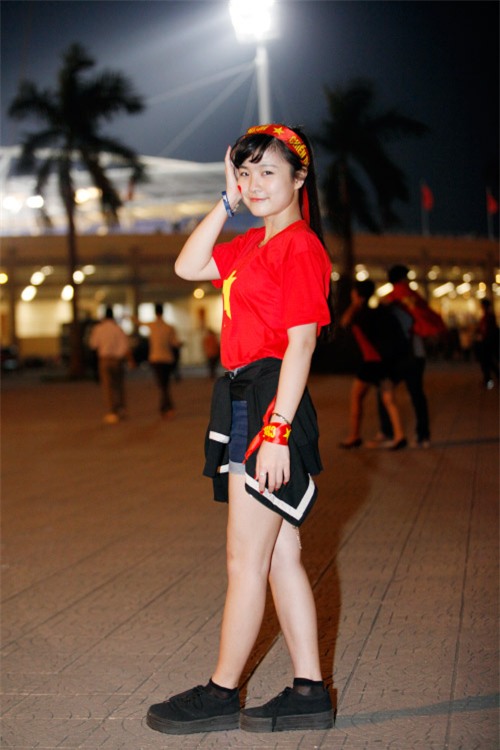 1001 cach mac sexy cua chi em khi co vu tuyen bong da viet nam hinh anh 8