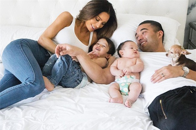 Bế con 9 tuần tuổi tập gym hùng hục, “bà mẹ 6 múi” lại một lần nữa làm dấy lên những ý kiến trái chiều - Ảnh 3.