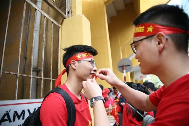 Cập nhật: Không khí hào hứng của người hâm mộ trước trận đấu lịch sử U23 Việt Nam - U23 Qatar - Ảnh 3.