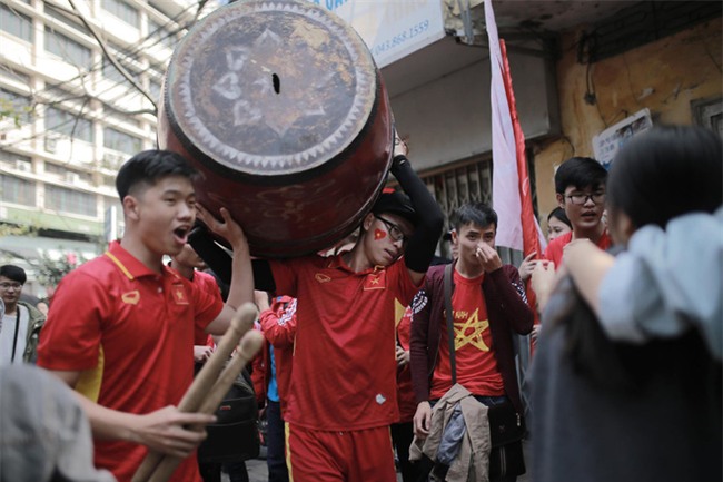 Không khí hừng hực khắp cả nước, tất cả một lòng cổ vũ đội tuyển U23 Việt Nam trước trận bán kết lịch sử với Qatar