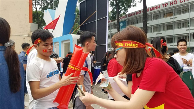 Không khí hừng hực khắp cả nước, tất cả một lòng cổ vũ đội tuyển U23 Việt Nam trước trận bán kết lịch sử với Qatar