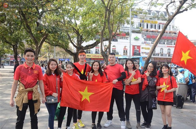 Không khí hừng hực khắp cả nước, tất cả một lòng cổ vũ đội tuyển U23 Việt Nam trước trận bán kết lịch sử với Qatar