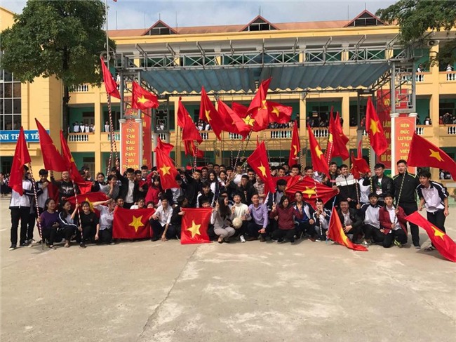 Nhìn những hình ảnh này mới thấy không khí sục sôi trước trận bán kết U23 Việt Nam - U23 Qatar đã len lỏi đến từng ngõ phố, ngôi nhà - Ảnh 1.