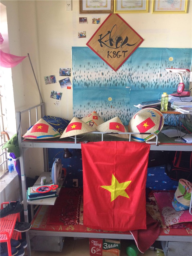 Nhìn những hình ảnh này mới thấy không khí sục sôi trước trận bán kết U23 Việt Nam - U23 Qatar đã len lỏi đến từng ngõ phố, ngôi nhà - Ảnh 7.