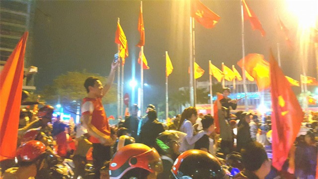 Huế yên bình đêm nay lại quá sục sôi (Ảnh: Đại Dương)