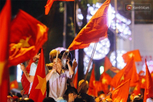 Một đêm “vui quên Tết” bởi U23 Việt Nam: Hôm nay ra đường, ai cũng dễ thương! - Ảnh 17.