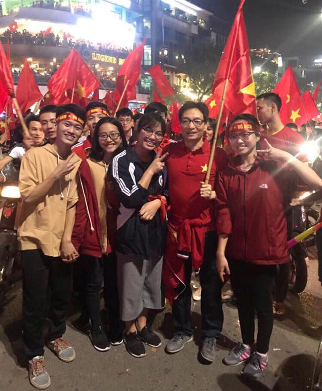 Pho thu tuong Vu Duc Dam xuong duong mung chien thang cua U23 Viet Nam hinh anh 2