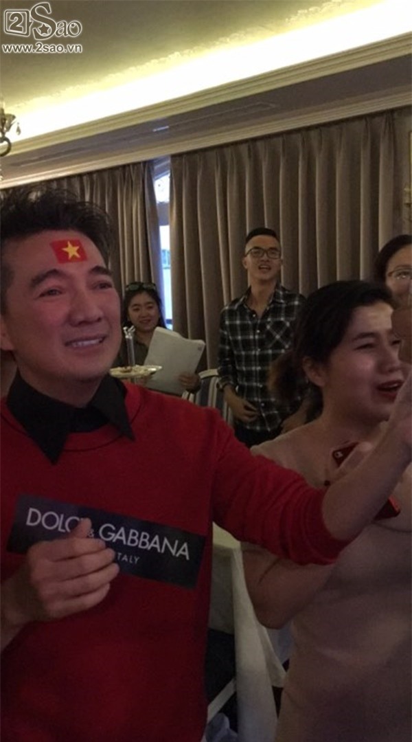 Mr Đàm dừng cả họp báo và khóc mếu máo khi U23 Việt Nam thắng Qatar-1