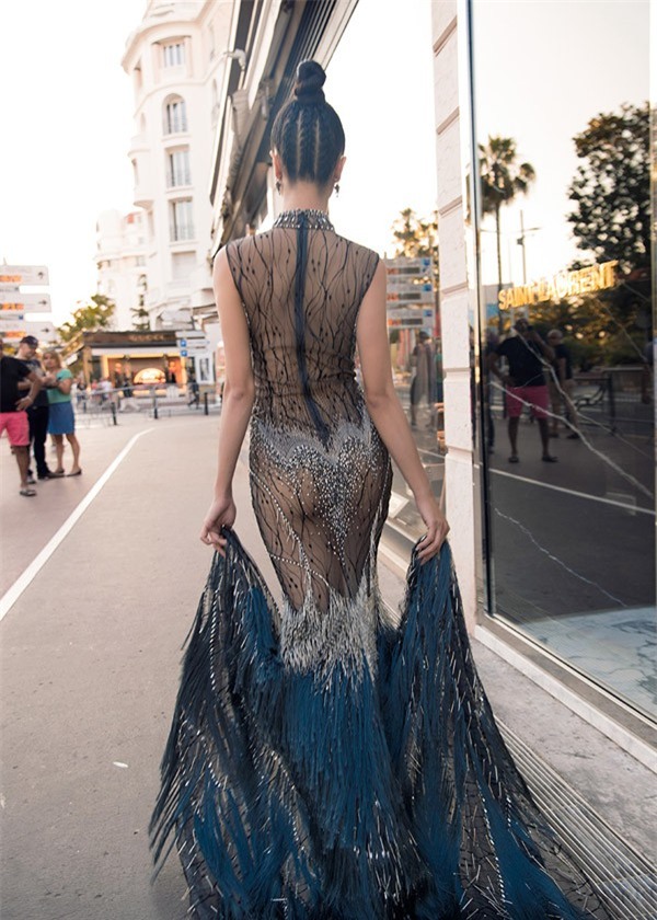 Đụng hàng với nhiều người đẹp khác khi diện đầm xuyên thấu mặc như không, mẹ một con Thu Thủy lộ nội y kém duyên hơn hẳn - Ảnh 10.