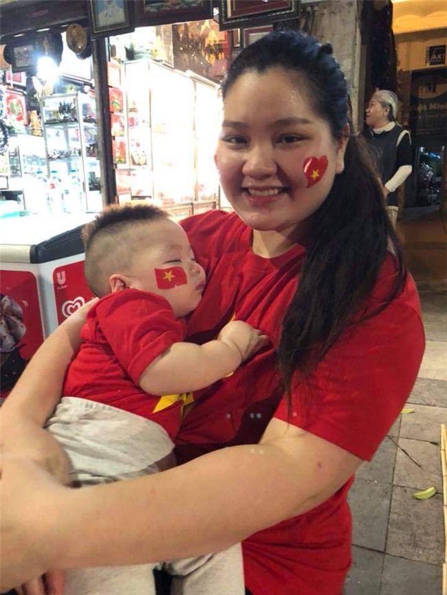 chum anh: cac ban nho xung xinh "co do sao vang" an mung chien thang - 1