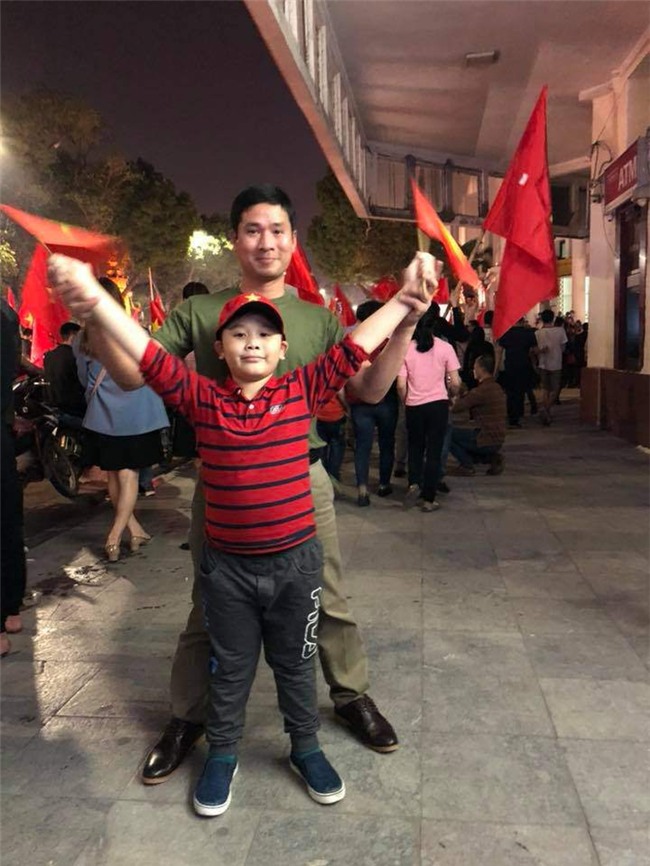 chum anh: cac ban nho xung xinh "co do sao vang" an mung chien thang - 3