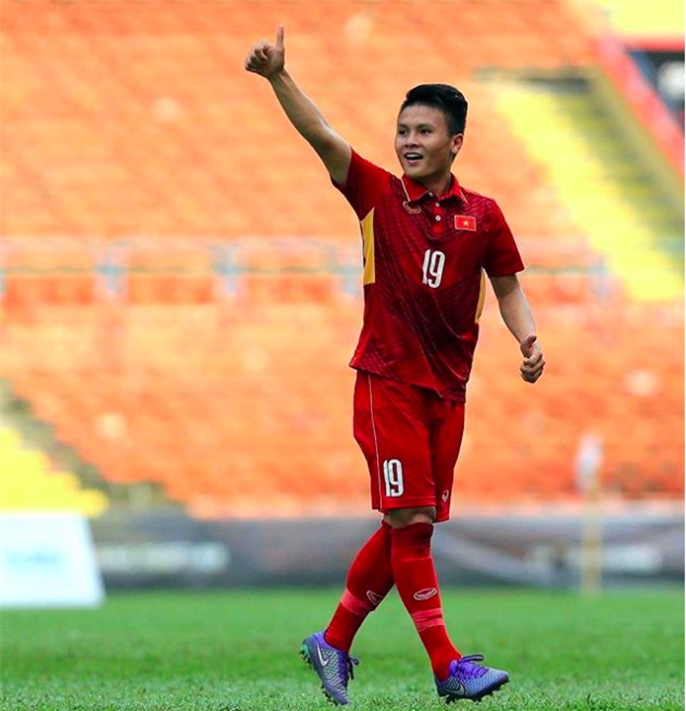 Chàng cầu thủ ghi 2 bàn cho U23 không chỉ là người hùng sân cỏ mà ngoài đời còn là soái ca chăm diện đồ đôi với bạn gái - Ảnh 4.