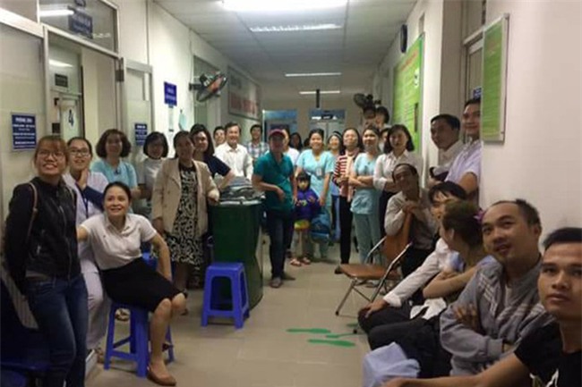 Bà bầu vừa chờ đẻ, vừa quẩy hết mình trong trận bán kết của U23 Việt Nam - Ảnh 2.