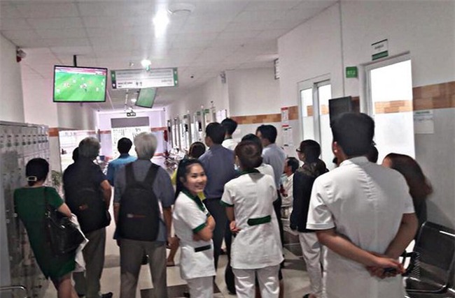 Bà bầu vừa chờ đẻ, vừa quẩy hết mình trong trận bán kết của U23 Việt Nam - Ảnh 7.