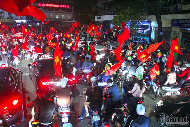 U23 Việt Nam,Bán kết U23 Châu á,Bóng đá Việt Nam,Park Hang Seo,HLV Park Hang Seo,Quang Hải,tắc đường,ùn tắc