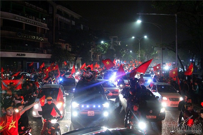 U23 Việt Nam,Bán kết U23 Châu á,Bóng đá Việt Nam,Park Hang Seo,HLV Park Hang Seo,Quang Hải,tắc đường,ùn tắc