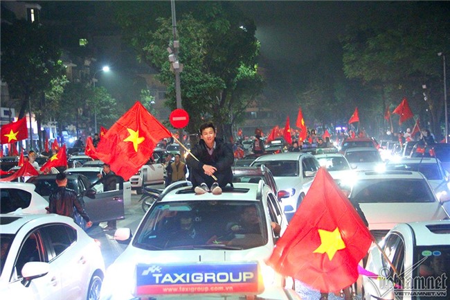 U23 Việt Nam,Bán kết U23 Châu á,Bóng đá Việt Nam,Park Hang Seo,HLV Park Hang Seo,Quang Hải,tắc đường,ùn tắc