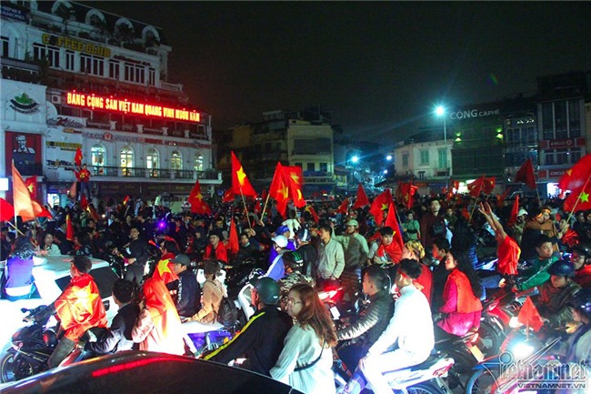 U23 Việt Nam,Bán kết U23 Châu á,Bóng đá Việt Nam,Park Hang Seo,HLV Park Hang Seo,Quang Hải,tắc đường,ùn tắc