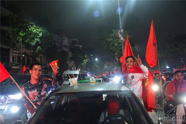 U23 Việt Nam,Bán kết U23 Châu á,Bóng đá Việt Nam,Park Hang Seo,HLV Park Hang Seo,Quang Hải,tắc đường,ùn tắc