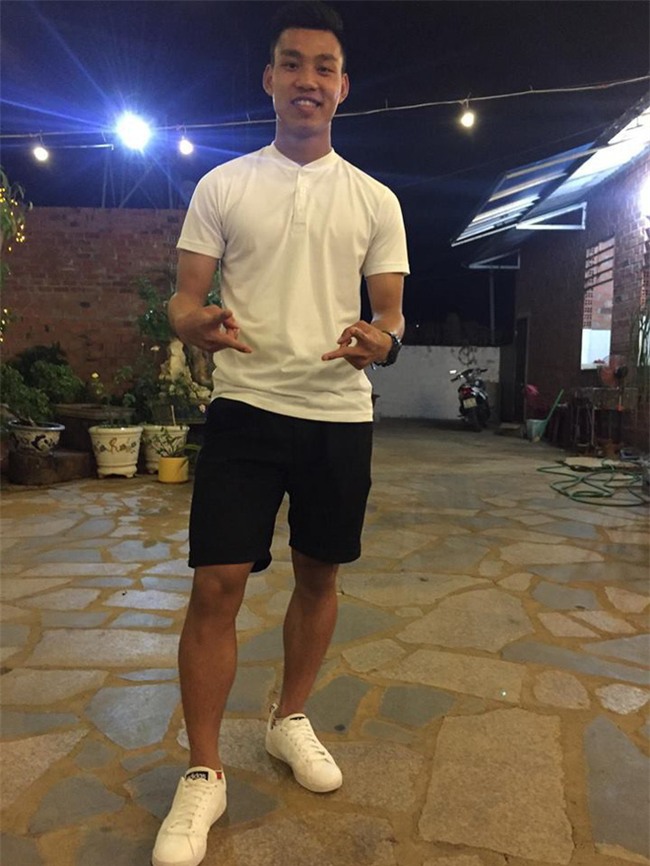 Điển trai lại còn chung thủy, Vũ Văn Thanh tuyển U23 đi đâu cũng chỉ diện 3 đôi giày này - Ảnh 7.