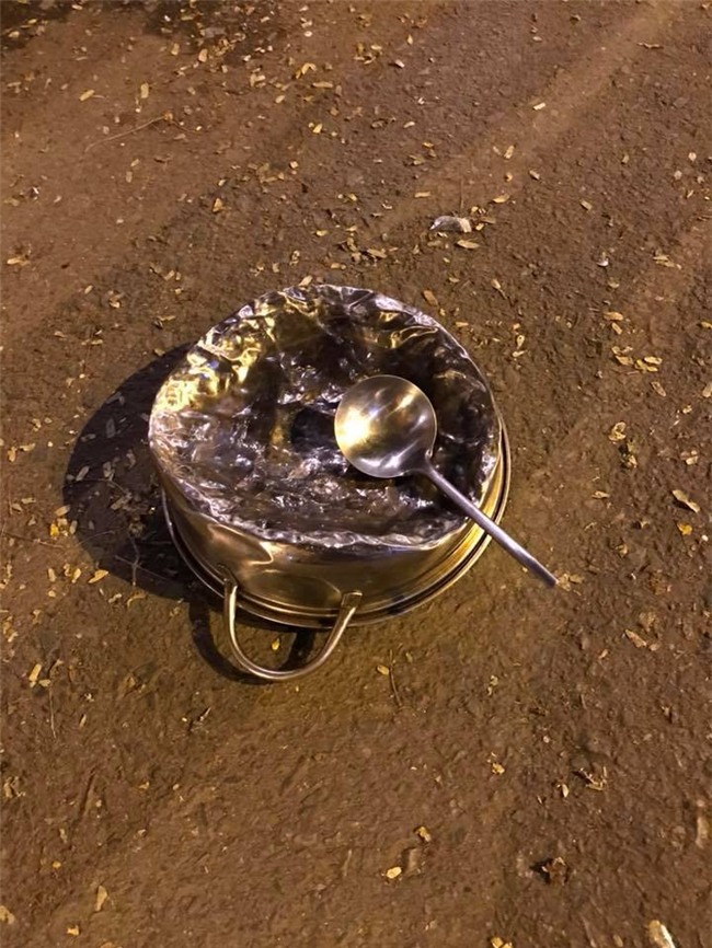 Cư dân mạng kiểm kê thiệt hại về xoong chảo sau đêm ăn mừng chiến thắng của U23 Việt Nam - Ảnh 6.