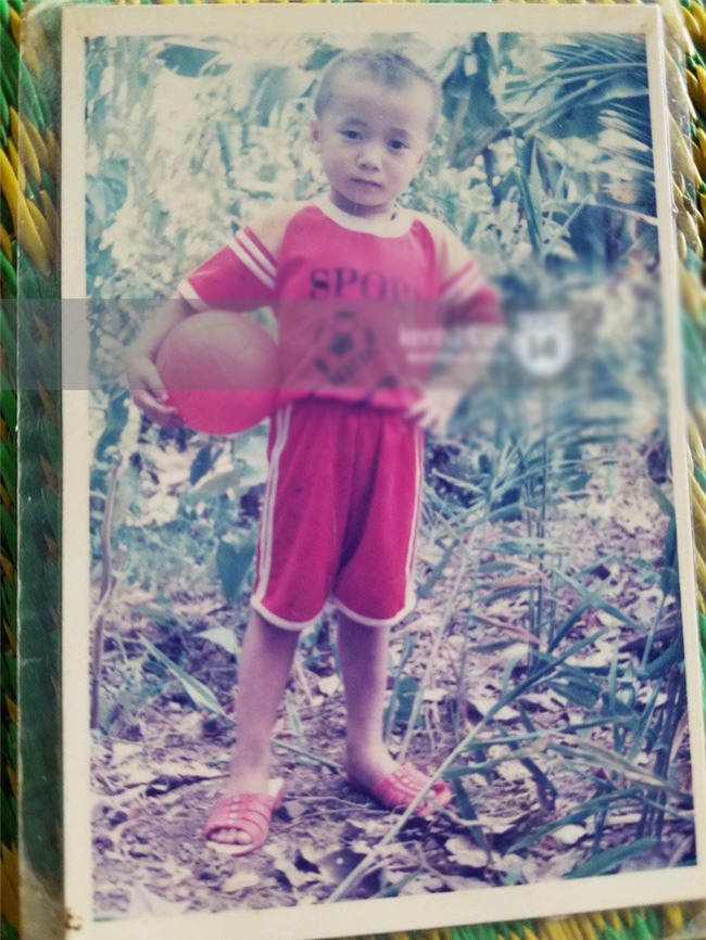 Ảnh hồi bé của Bùi Tiến Dũng: Dành cả thanh xuân để pose 1 dáng chụp hình!