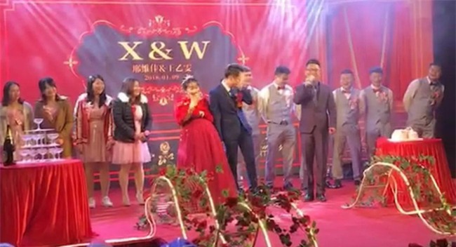 Nhận hồi môn tới 17 tỷ đồng, bố mẹ đành lòng gả con trai cho người phụ nữ hơn 15 tuổi, đã qua một đời chồng - Ảnh 2.