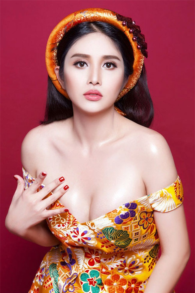 "dung hinh" vi dan ban gai, vo xinh dep het nac cua cac cau thu u23 viet nam hinh anh 13
