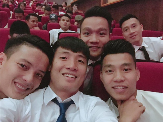 khong ngo cac ngoi sao u23 viet nam lai vui tinh, hai huoc den muc do nay! - 18