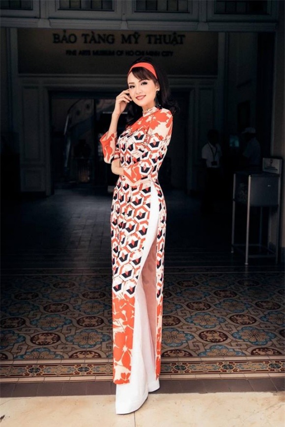 Diễm Hương, Hoa hậu Diễm Hương, Diễm Hương mặc áo dài