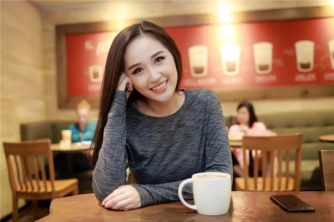 Mai Phương Thúy bày tỏ lòng hâm mộ nhưng dân mạng lại chú ý cách cô xưng hô với Bùi Tiến Dũng! - Ảnh 2.