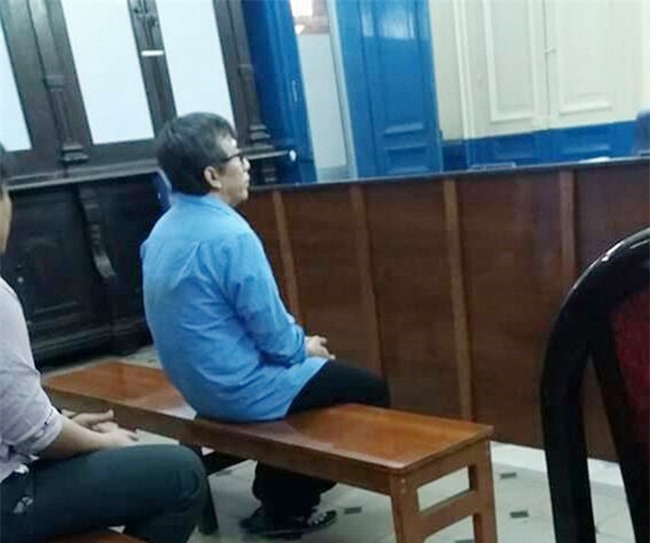 Hiếp dâm bé gái câm điếc 13 tuổi khiến có thai, gã hàng xóm đồi bại bật khóc tại tòa, xin giảm nhẹ hình phạt - Ảnh 1.