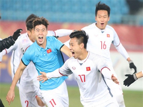 Vợ chồng Công Vinh - Thủy Tiên bức xúc vì bị vu khống coi thường U23 Việt nam-1