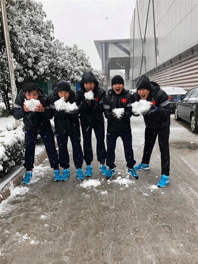 Cau thu U23 thich thu nghich tuyet o Thuong Chau hinh anh 1