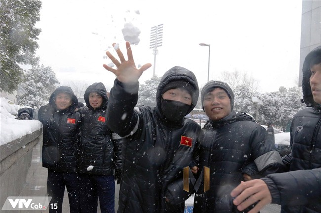 Cau thu U23 thich thu nghich tuyet o Thuong Chau hinh anh 6