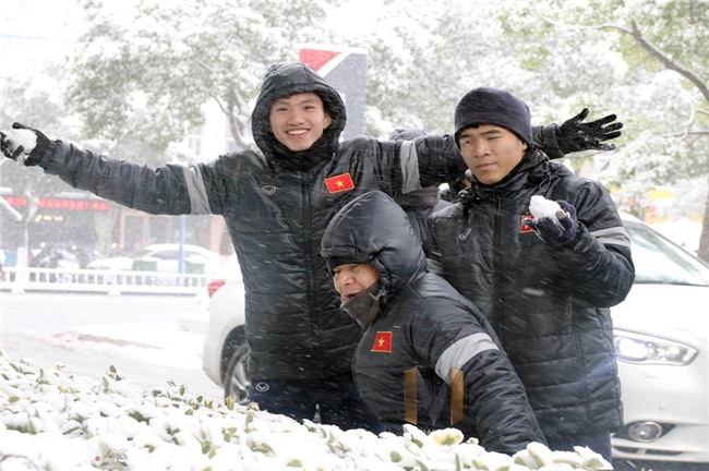 Cau thu U23 thich thu nghich tuyet o Thuong Chau hinh anh 7