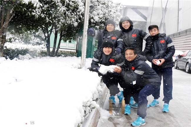 Cau thu U23 thich thu nghich tuyet o Thuong Chau hinh anh 8