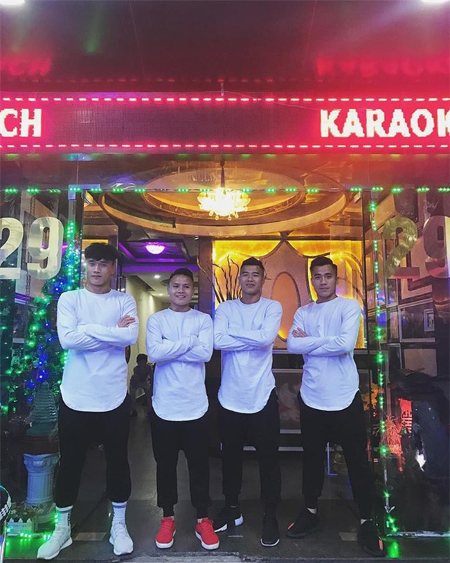 Không chỉ riêng áo nỉ, U23 Việt Nam mà đồng phục thứ gì, thứ đấy thể nào cũng là hot trend - Ảnh 13.