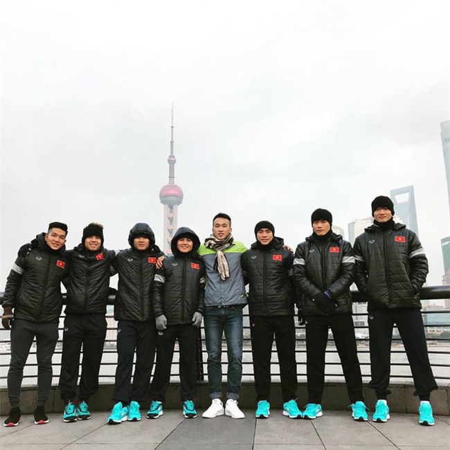 Không chỉ riêng áo nỉ, U23 Việt Nam mà đồng phục thứ gì, thứ đấy thể nào cũng là hot trend - Ảnh 9.